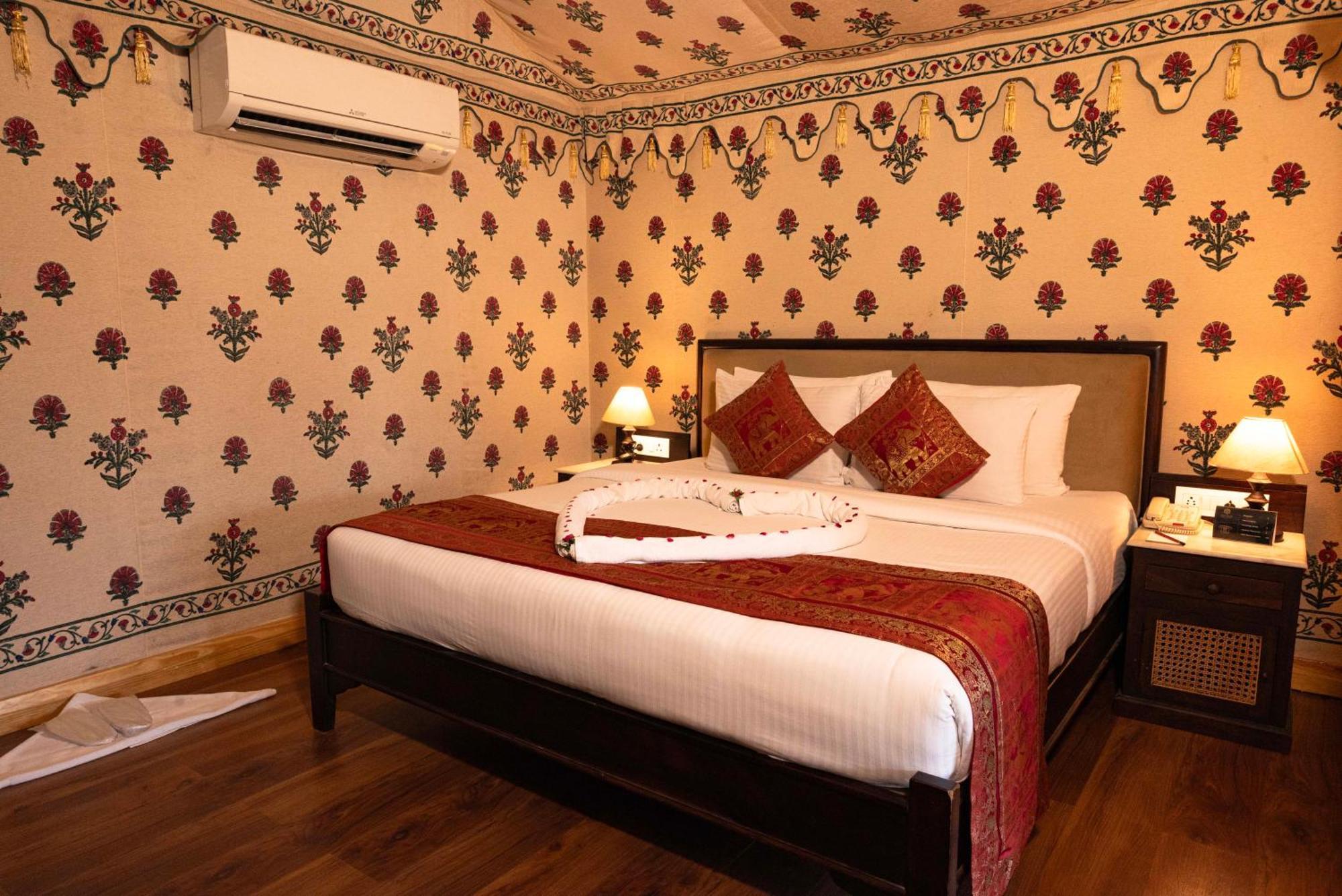 Om Vilas Benares, Varanasi Ngoại thất bức ảnh